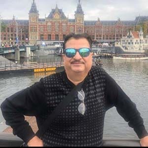 dr deepak karia
